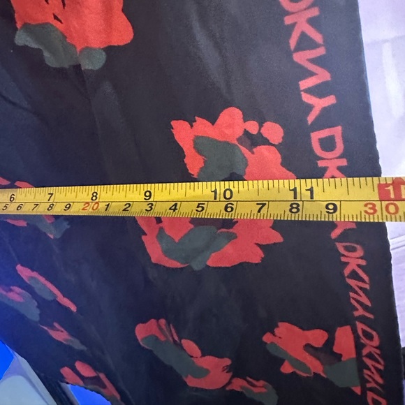 DKNY - Picture 2 of 8